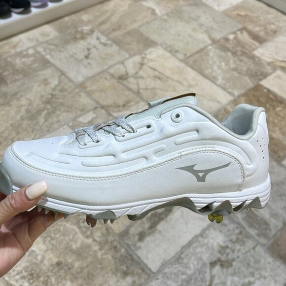 Mizuno Women's 9-Spike Swift 8 Metal Fastpitch Softball Cleats - Picture 7 of 8